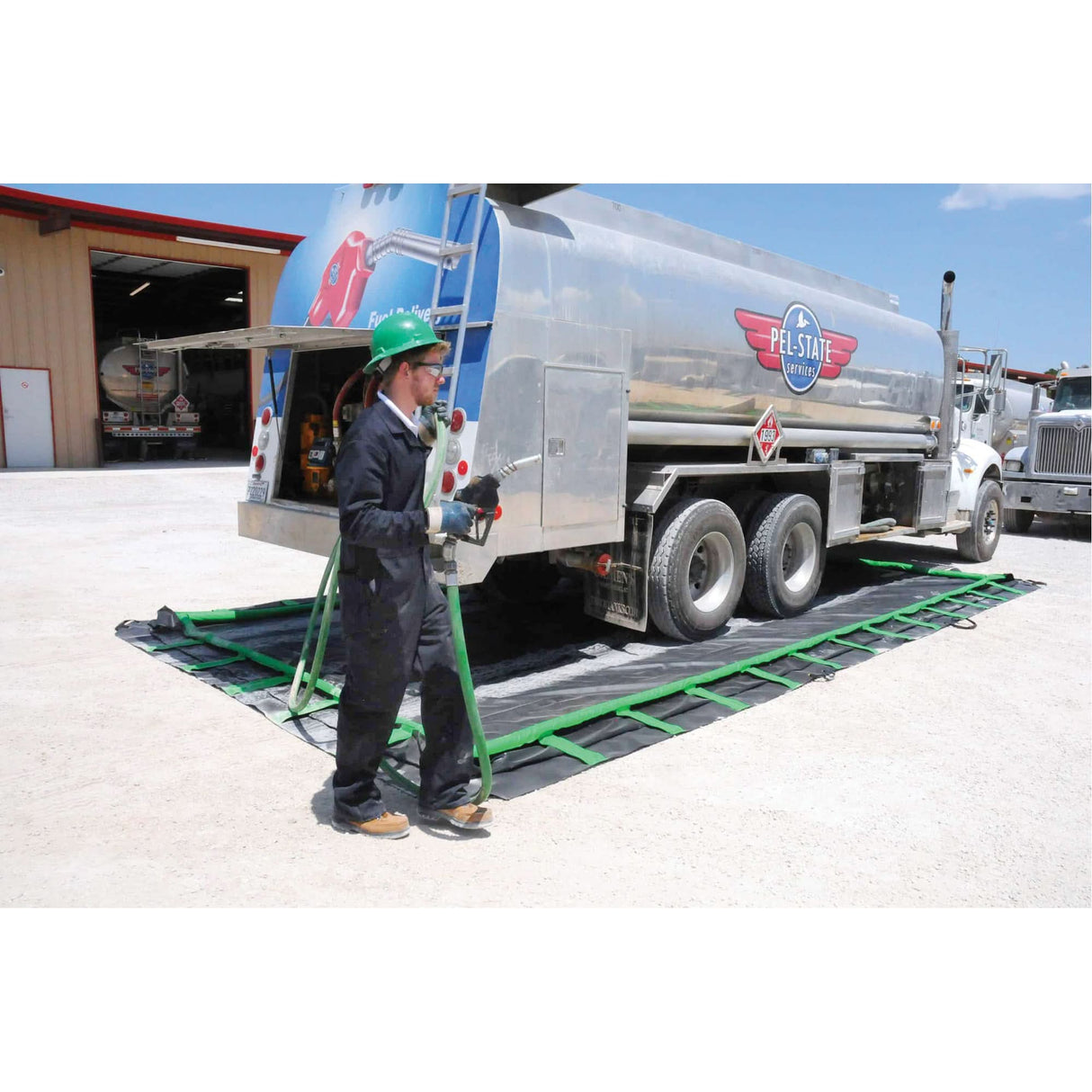 Rapid Rise Ultra-Containment Berm®, 3366 US gal. Capacity, 15' W x 30' L x 12" H, Foam Wall