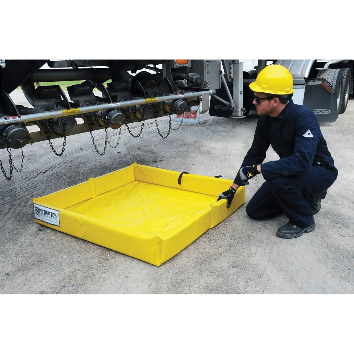 Mini Ultra-Containment Berm®, 134.5 US gal. Capacity, 6' W x 6' L x 6" H, Foam Wall